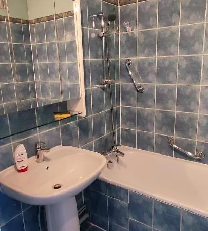 Beautiful & Cosy 3 Bedrooms Full *