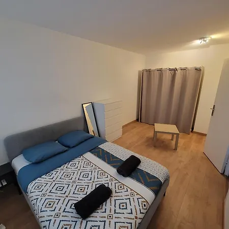 Beautiful & Cosy 3 Bedrooms Full Apartment *